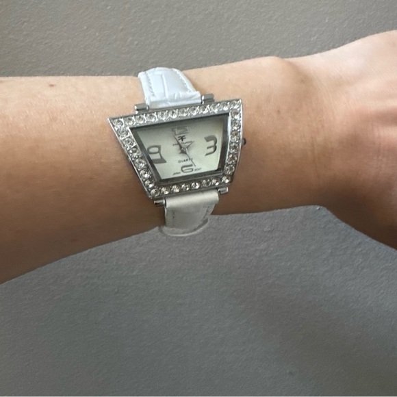 ANDRE FRANCOIS Vintage Unique Design New Straps & New Battery Watch - Picture 13 of 13